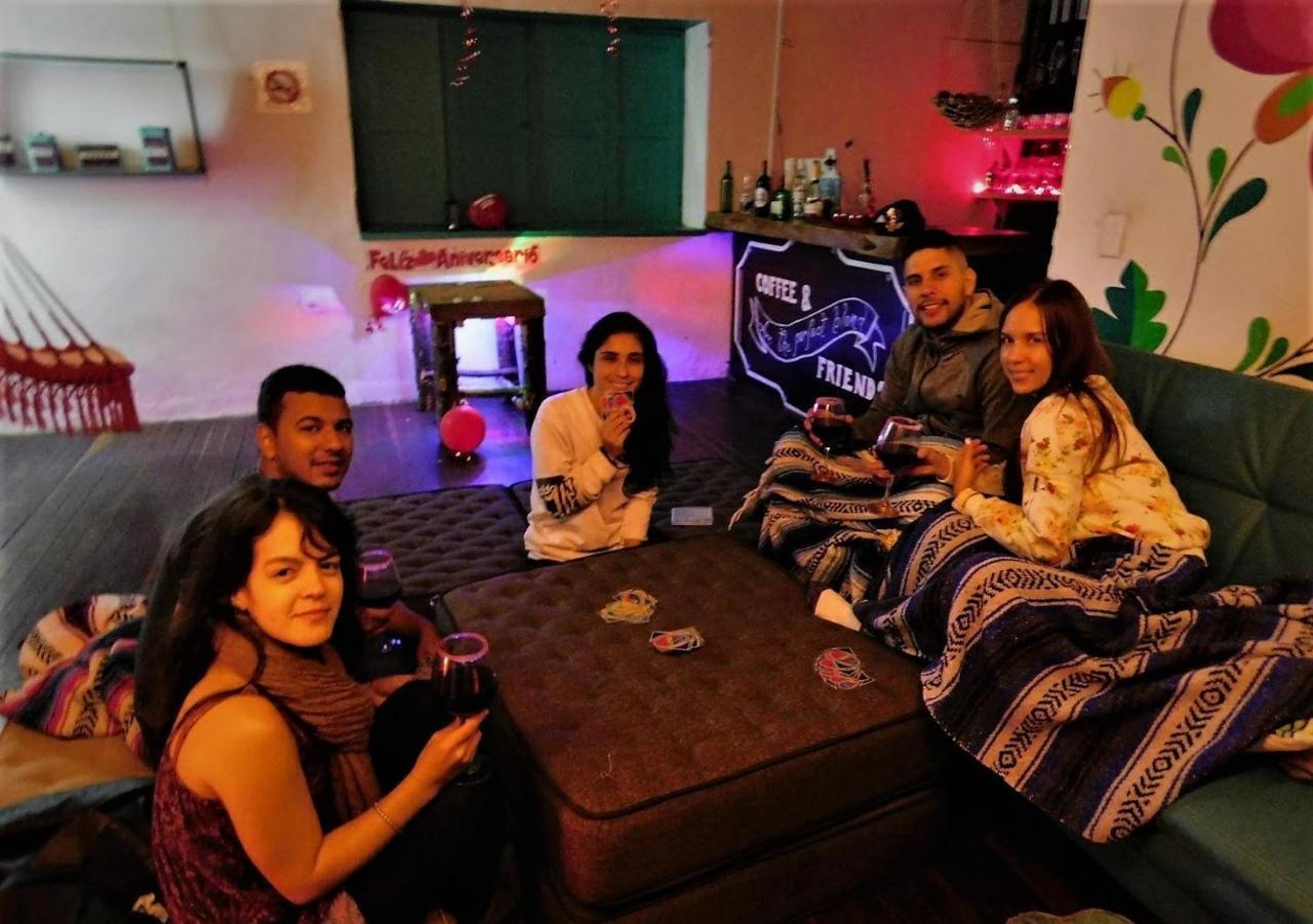Bacoa Hostel Гуатапе Экстерьер фото